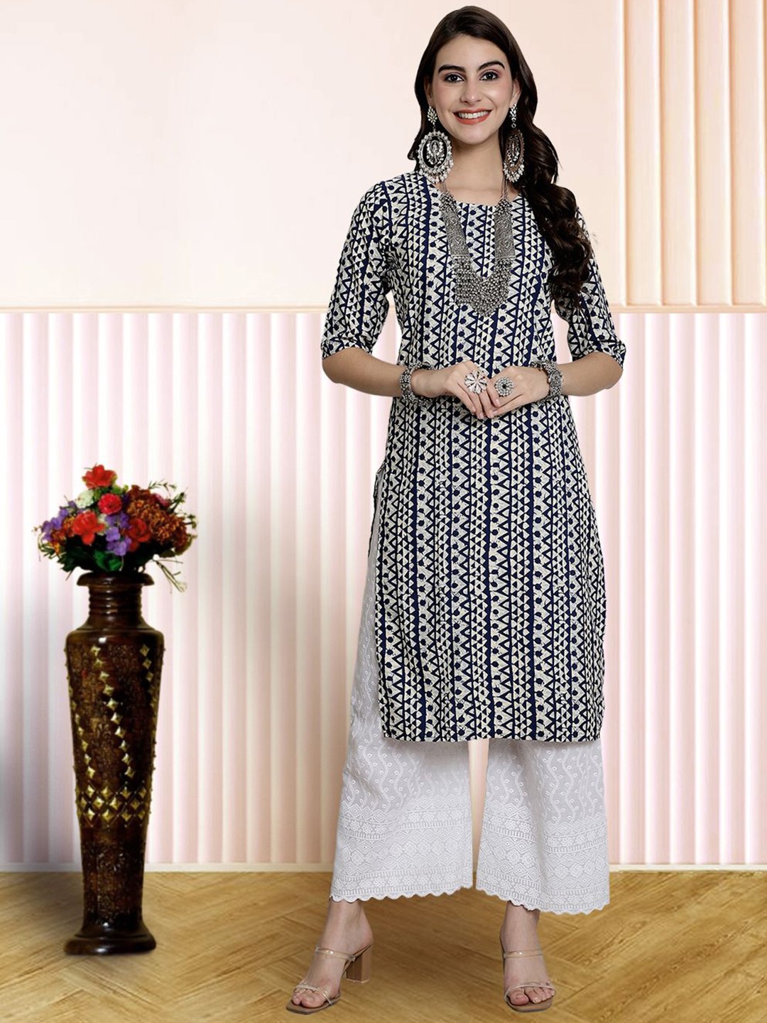 

7Threads Geometric Printed Round Neck Straight Kurta, Navy blue