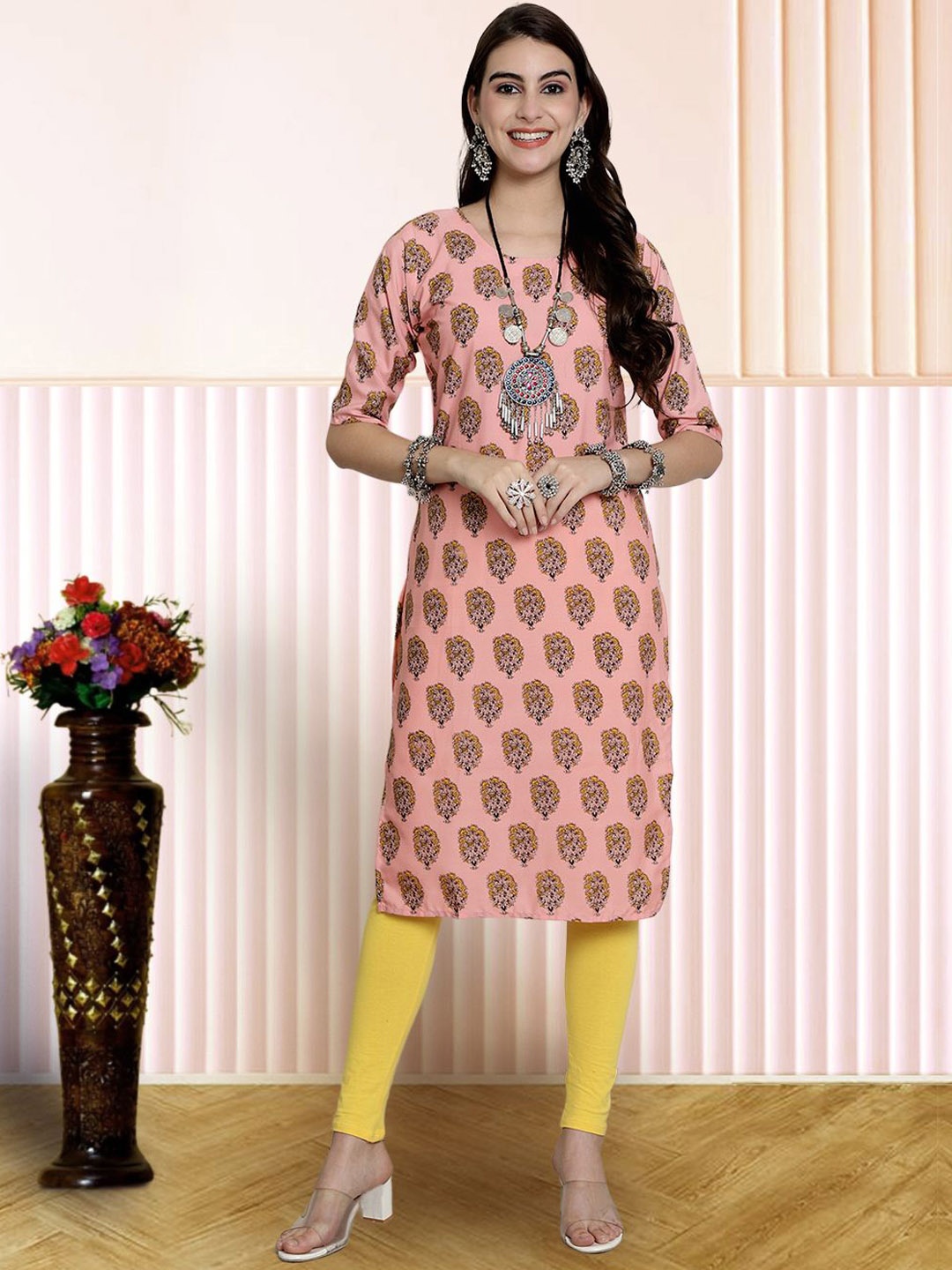

7Threads Ethnic Motifs Printed Round Neck Straight Kurta, Pink