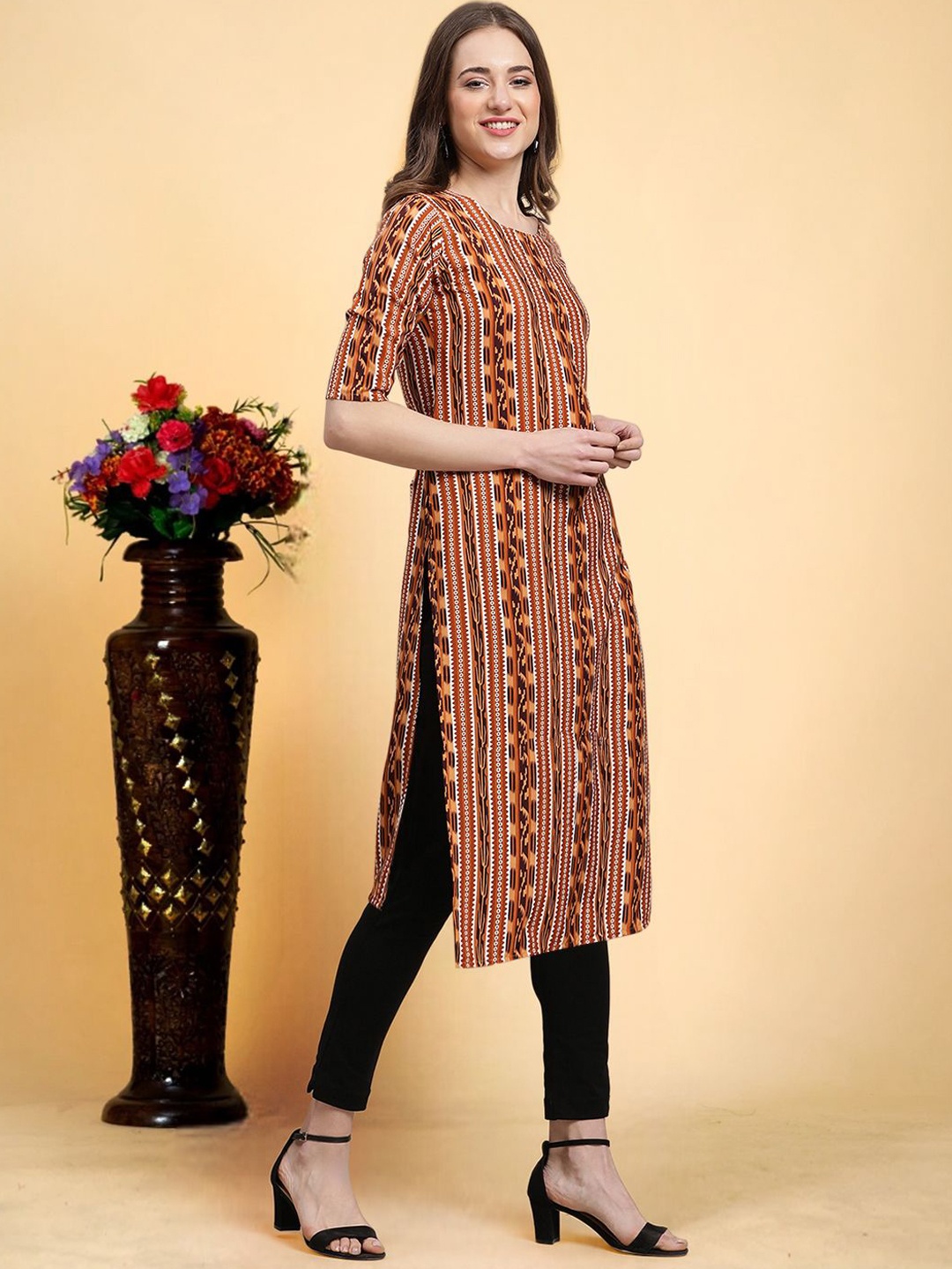 

7Threads Geometric Printed Round Neck Straight Kurta, Brown