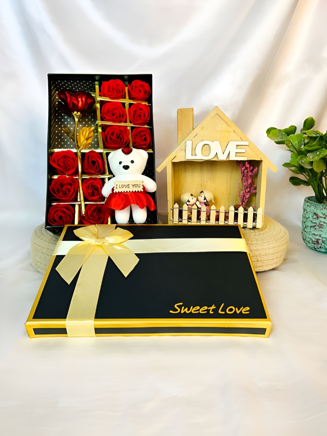 

Giftii Red & Black 4 Pieces Home Gift Sets
