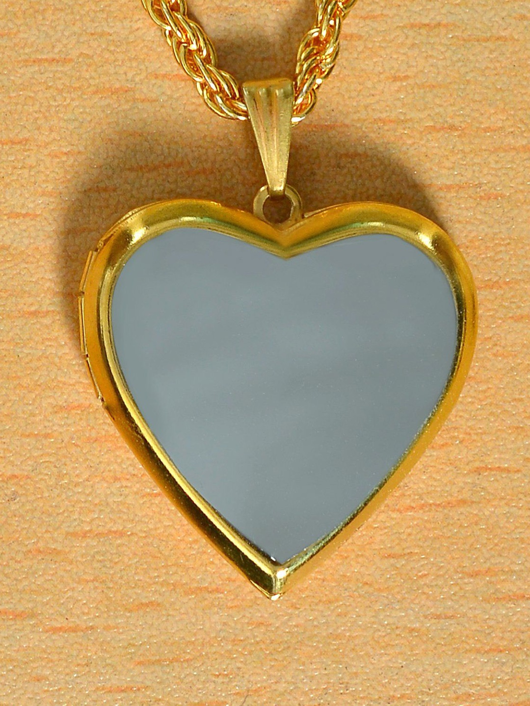 

MEMOIR Gold-Plated Heart Shaped Pendant with Chain