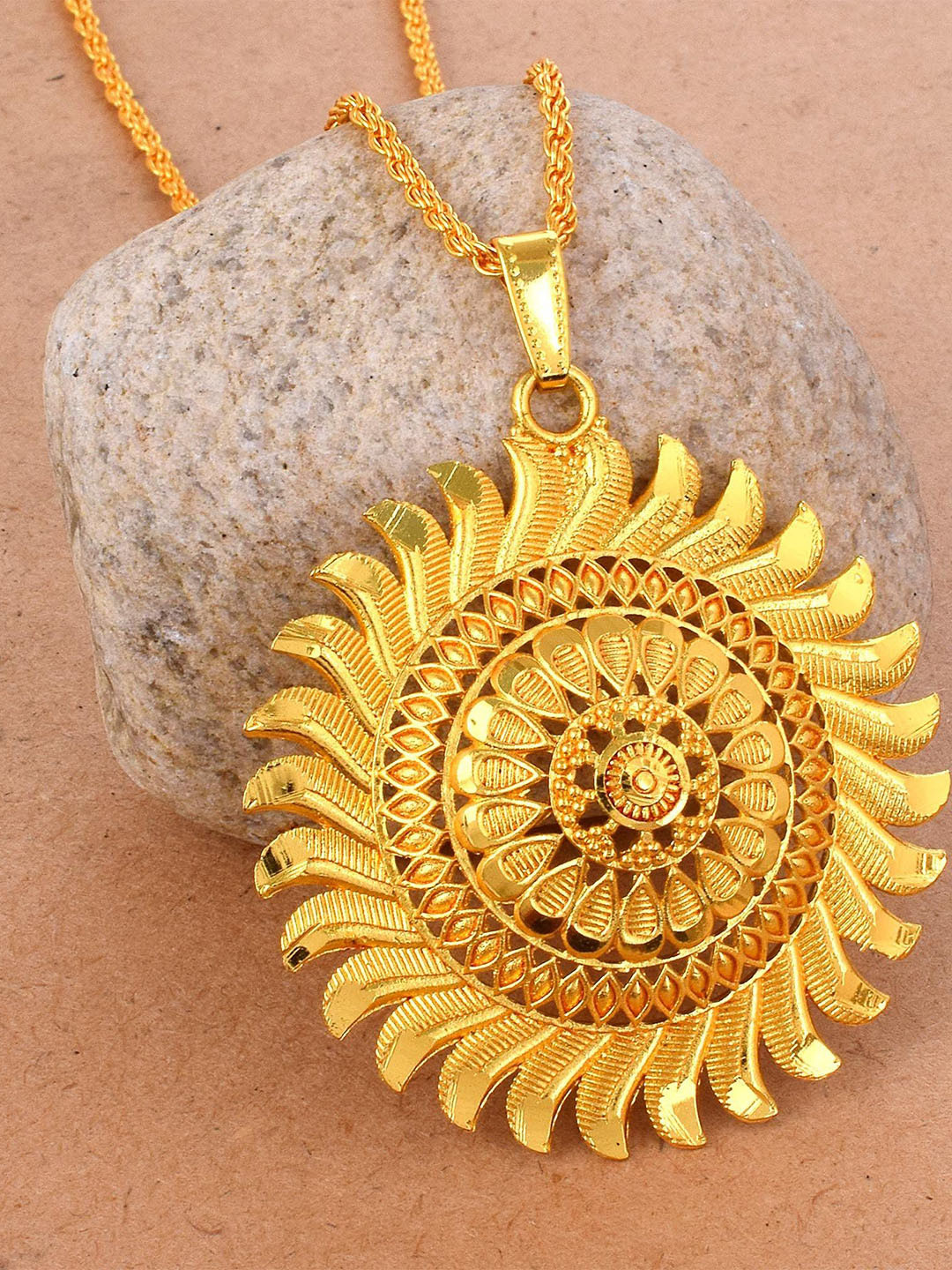 

MEMOIR Gold-Plated Sun-Shaped Pendant With Chain