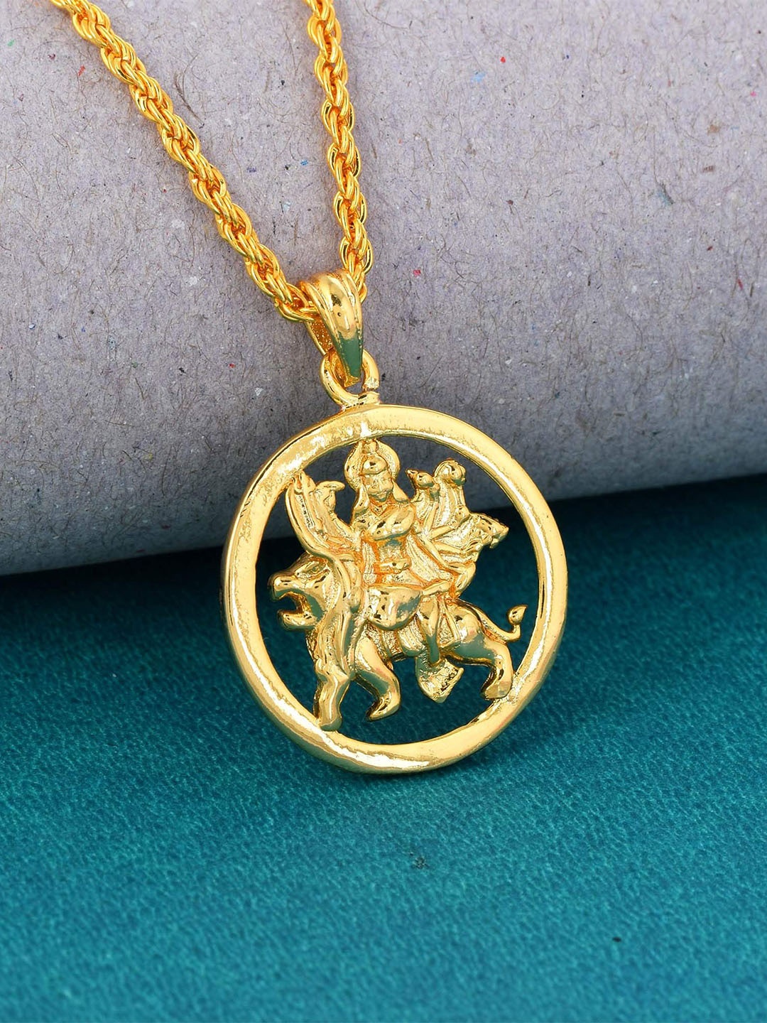 

MEMOIR Gold-Plated Pendant & Chain