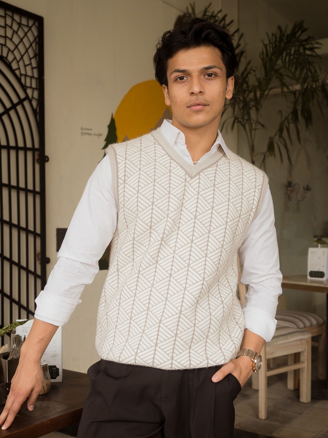 

JAVINISHKA Men Self Design Woollen Sweater Vest, Grey