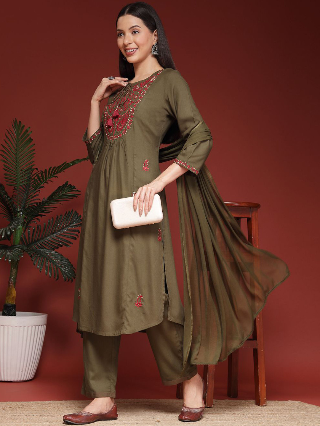 

Nayam By Lakshita Floral Yoke Design Regular Thread Work Kurta With Palazzos & Dupatta, Green