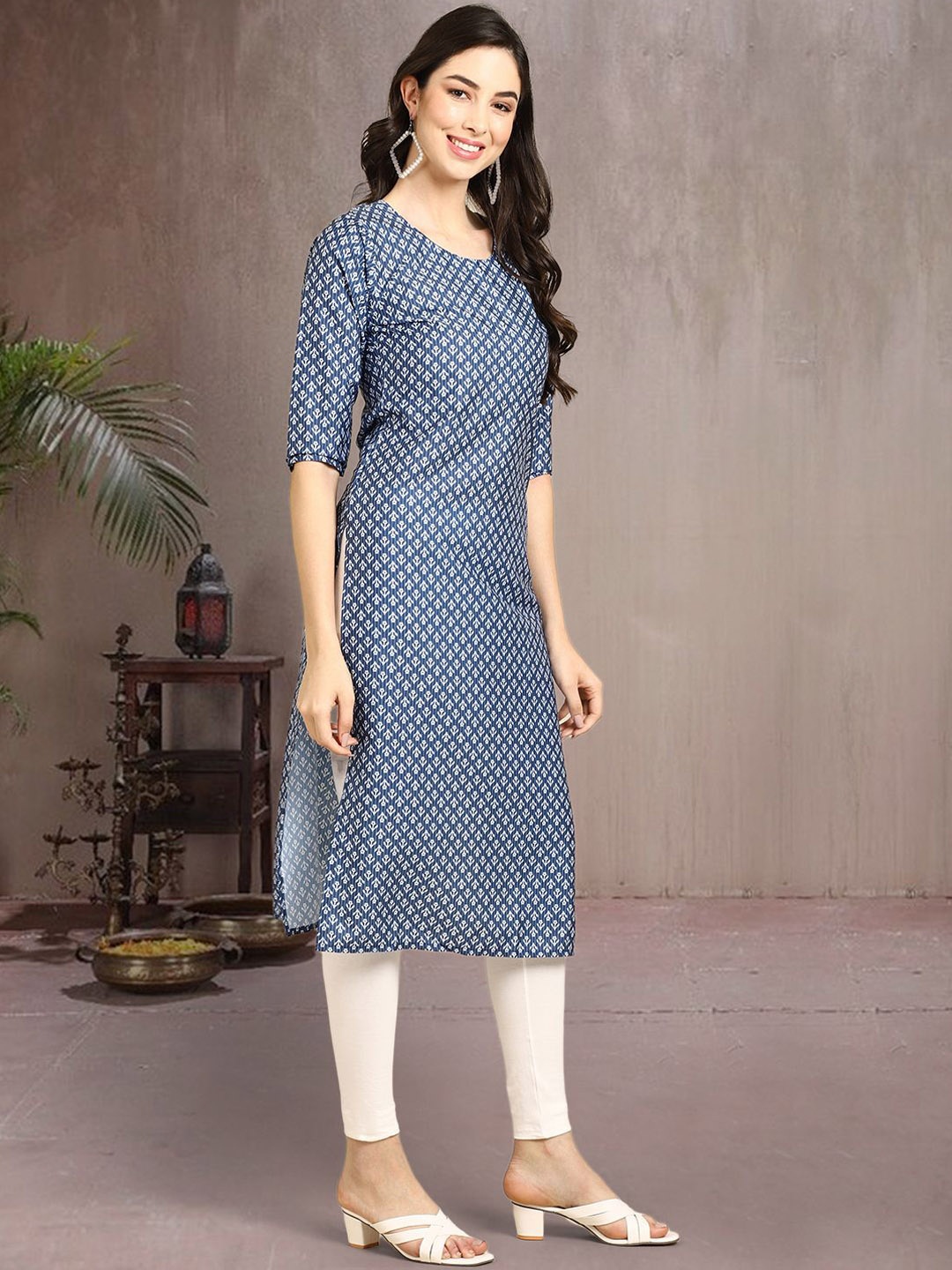 

7Threads Ethnic Motifs Printed Round Neck Straight Kurta, Blue