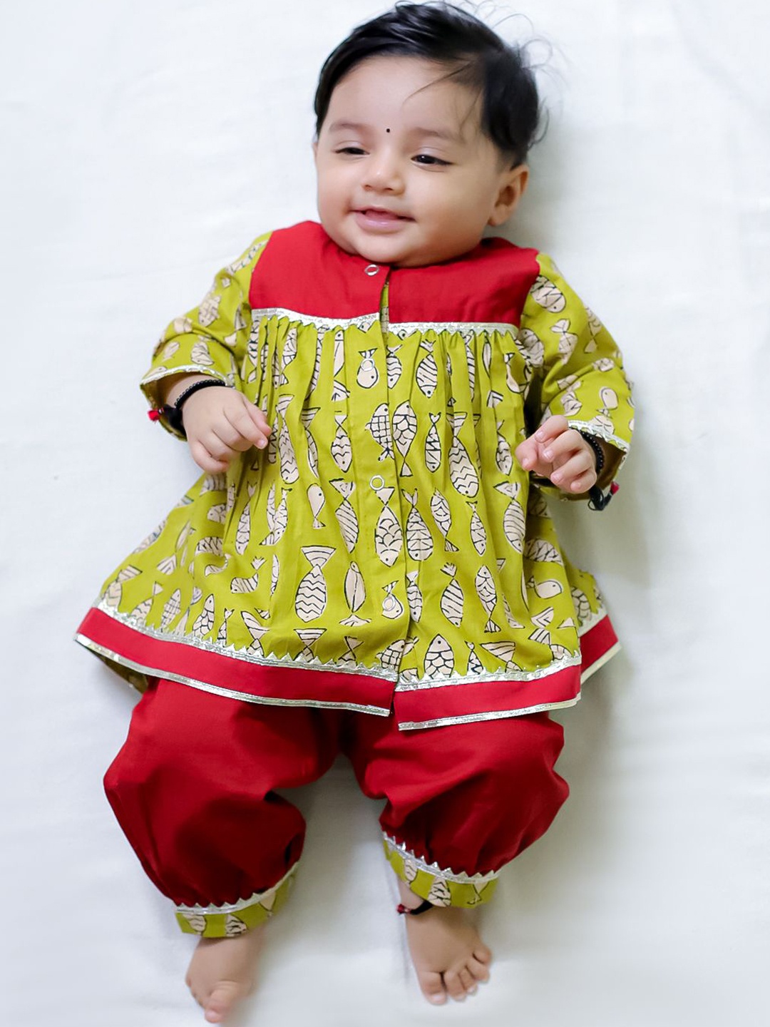 

BownBee Infant Abstract Gotta Patti Pure Cotton Kurta With Harem Pants, Red