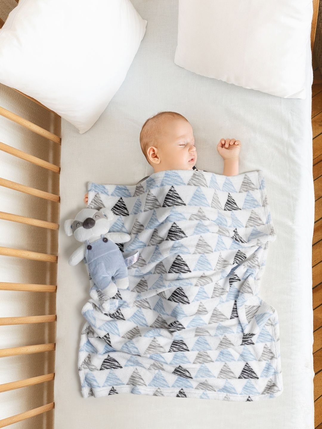 

Baby Moo Blue & White Geometric 210 GSM Single Bed Blanket