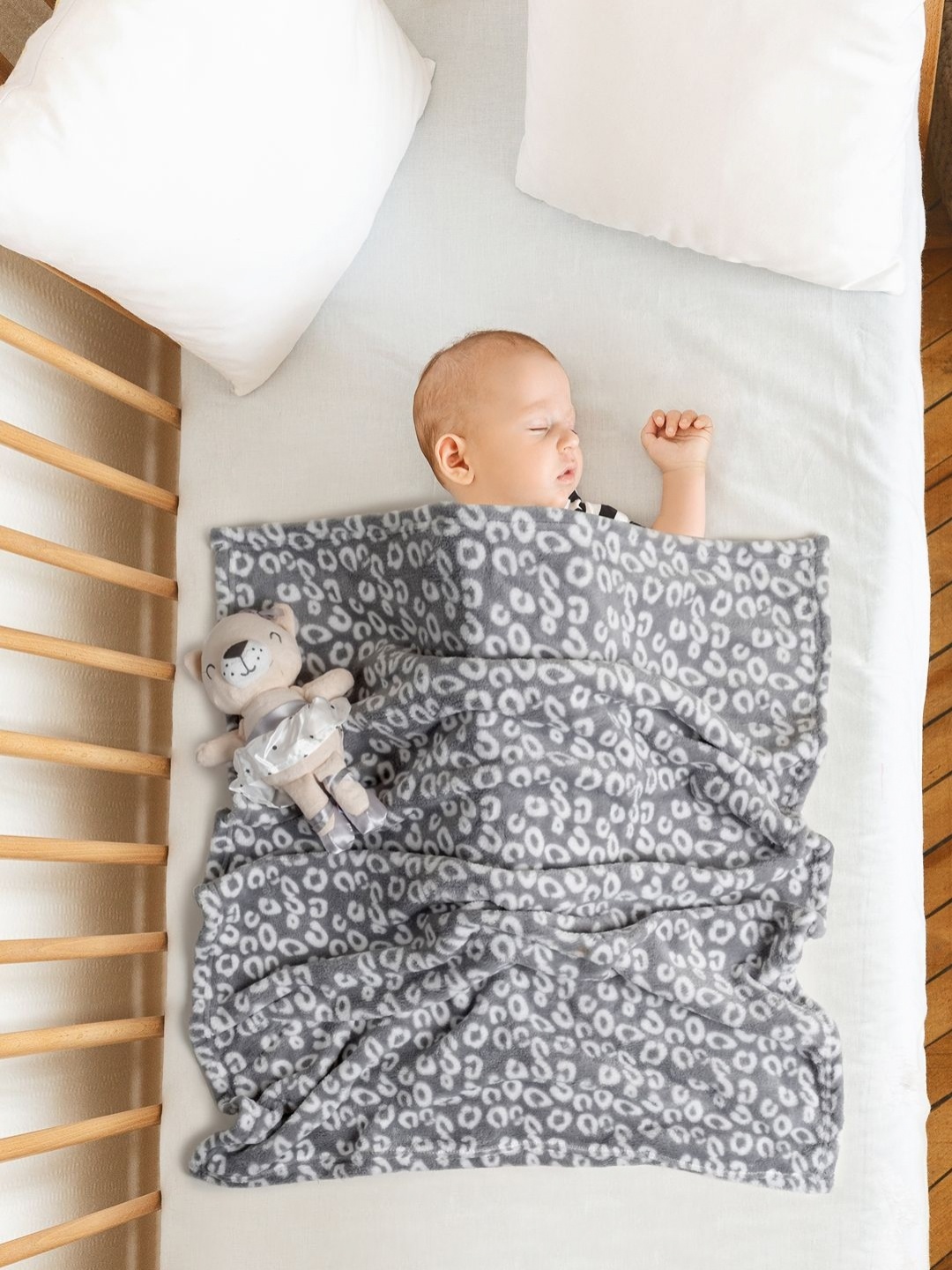 

Baby Moo Grey & White Abstract 210 GSM Single Bed Blanket