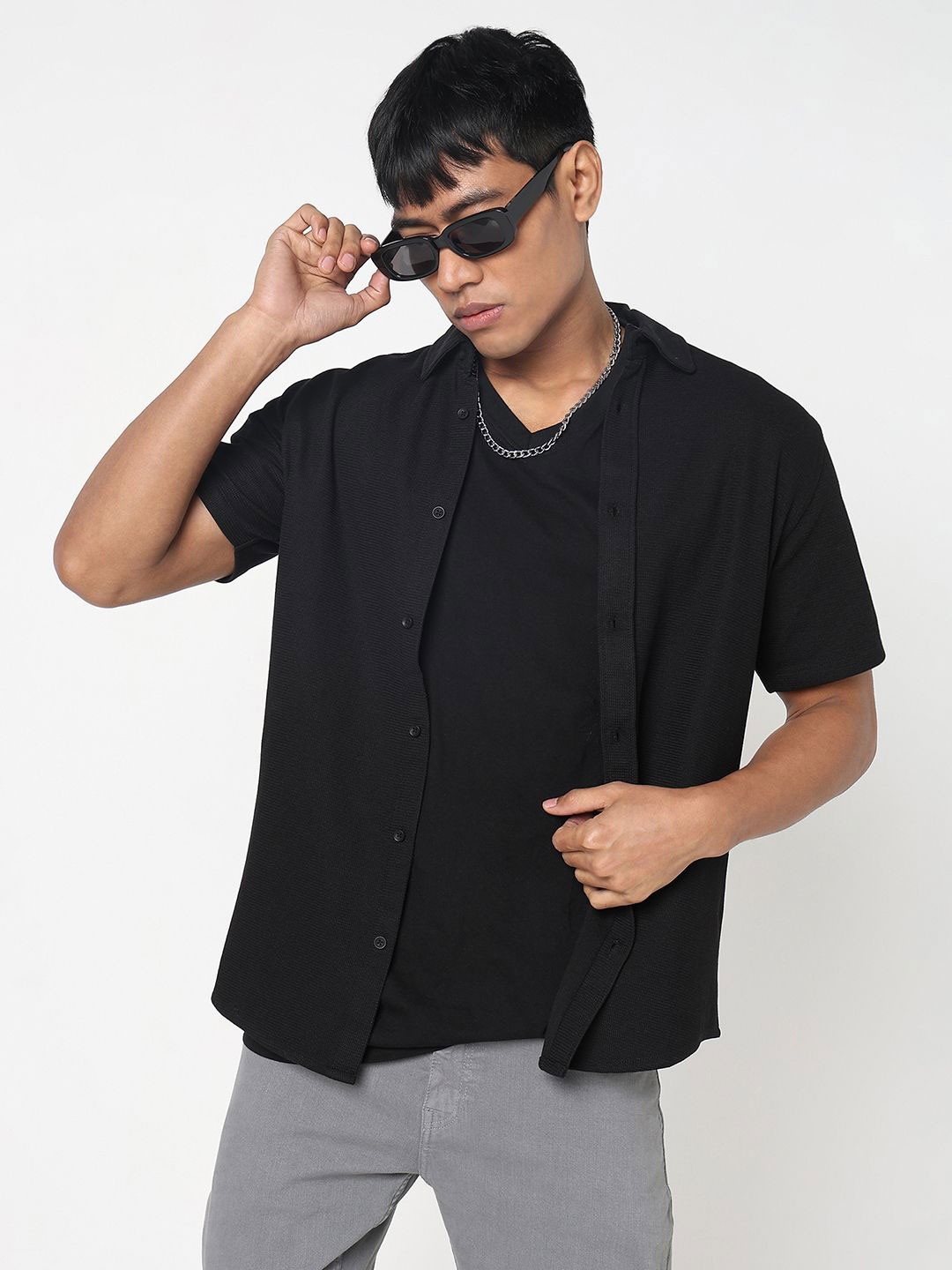 

R&B Men Spread Collar Solid Casual Shirt, Black