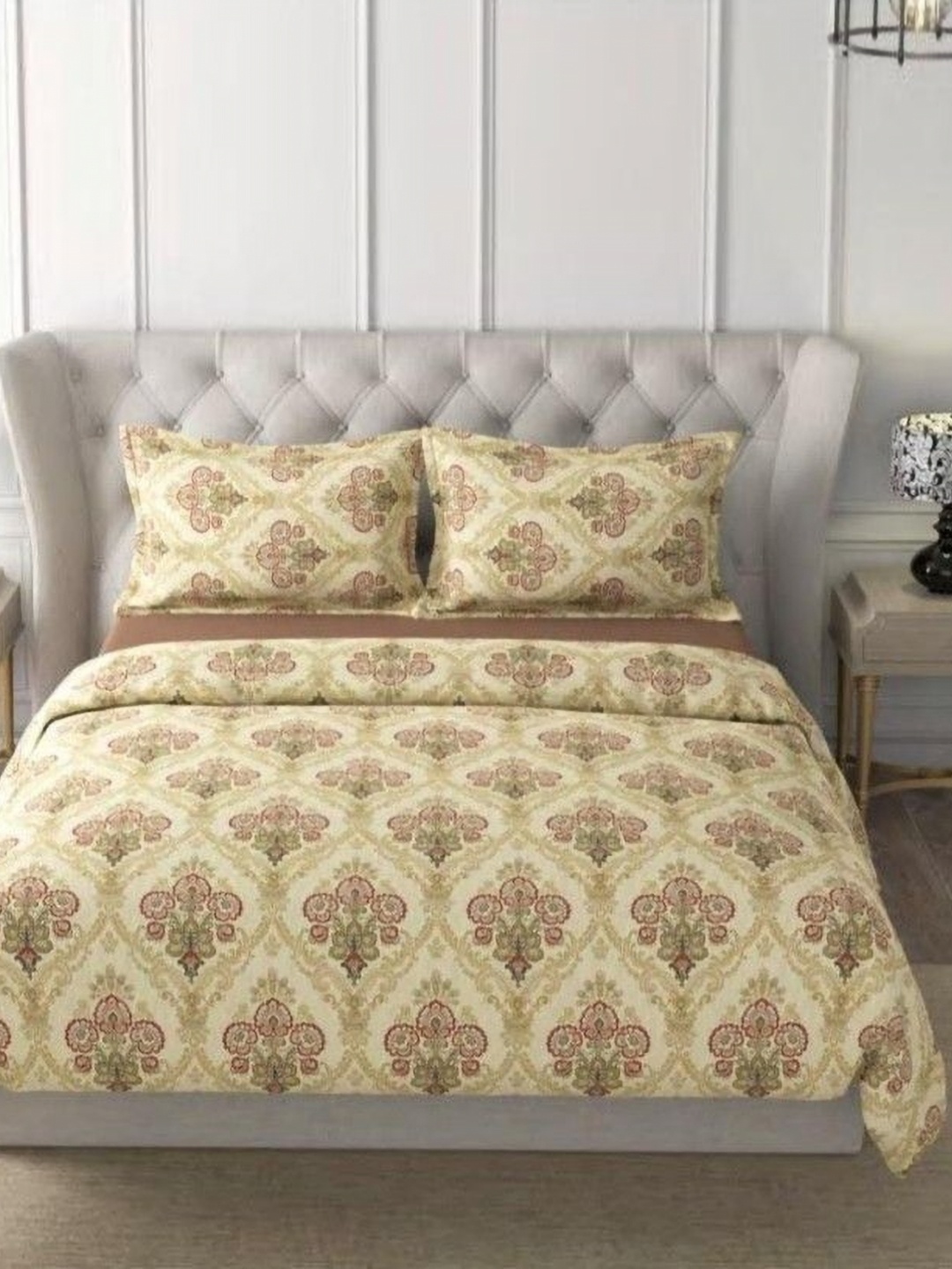 

HOME PLUS STUDIOS Raymond Rich Dream Gold-Toned Cotton 160 TC Bedsheet Set-2.74m x 2.74m