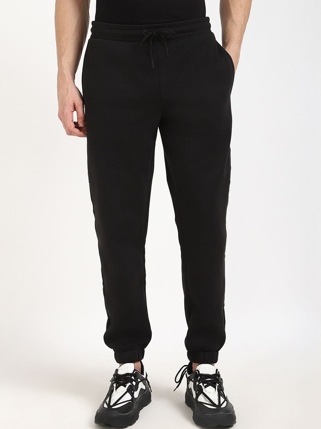 

Calvin Klein Jeans Men Mid-Rise Regular Fit Joggers, Black