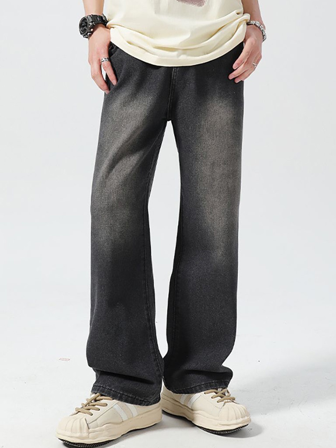 

StyleCast x Revolte Men Relaxed Fit Mid-Rise Light Fade Jeans, Blue