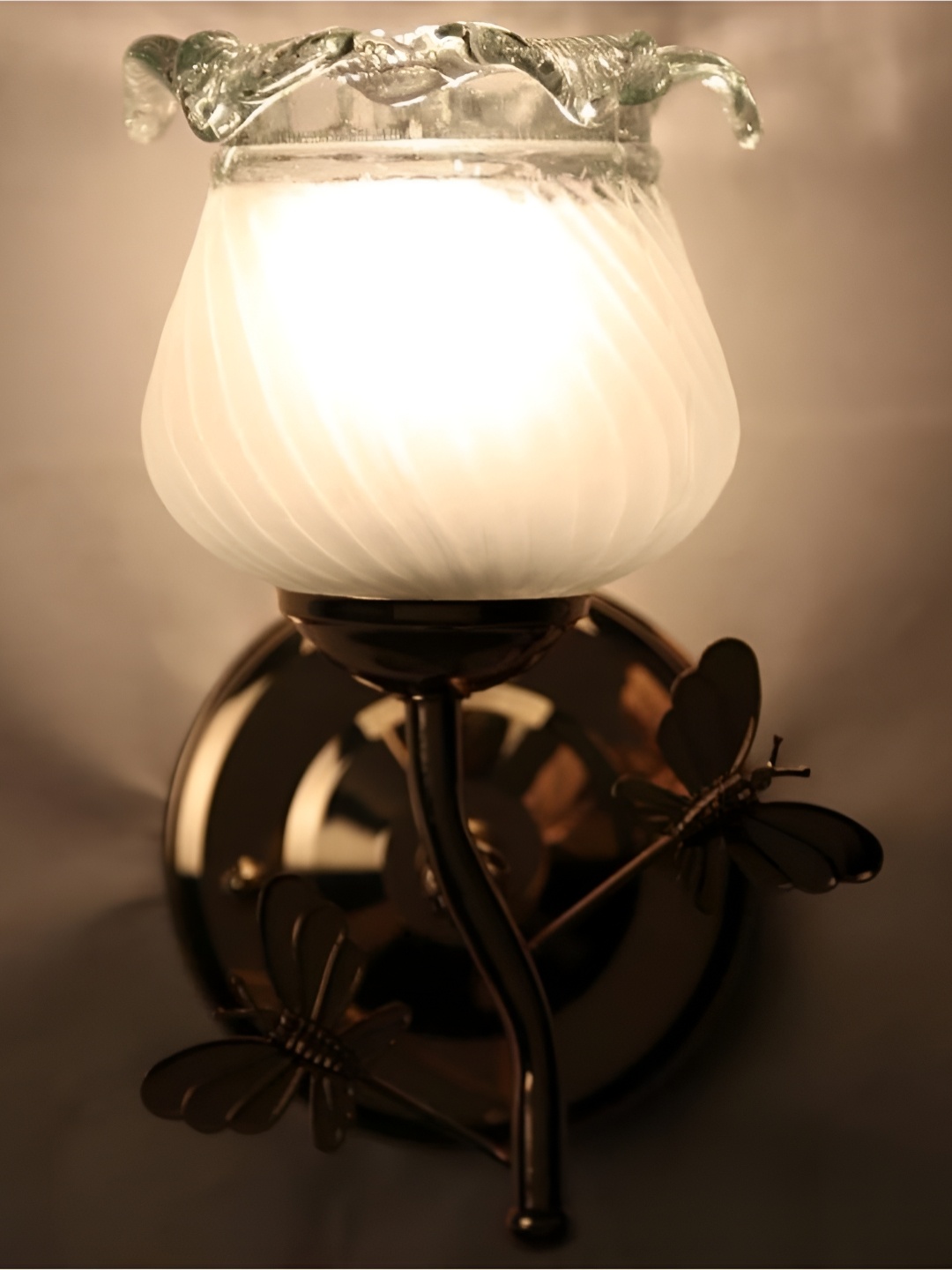 

Afast White & Gold Toned Metal Abstract Shaped Wall Lamp