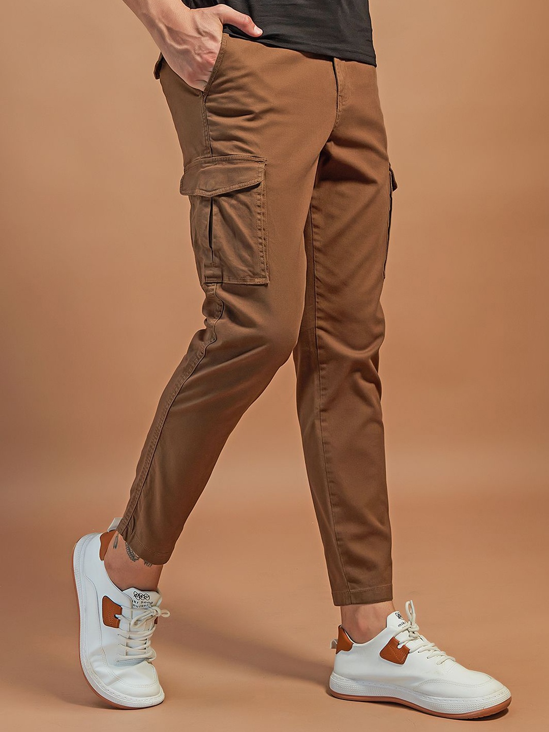 

THINC Men Relaxed Fit Mid-Rise Cargos Trousers, Brown
