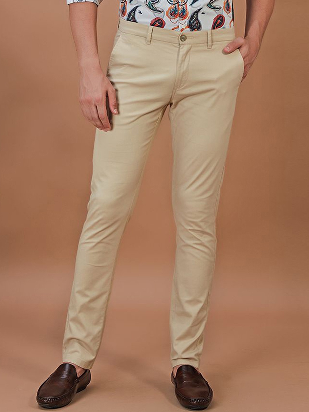 

THINC Men Relaxed Fit Mid-Rise Chinos Trousers, Beige