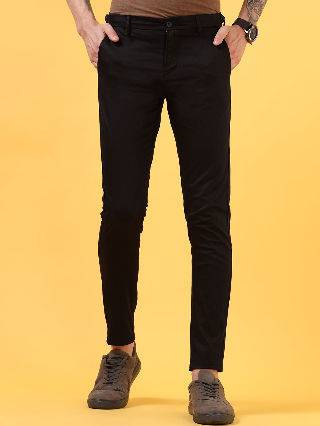 

THINC Men Slim Fit Mid-Rise Trousers, Black