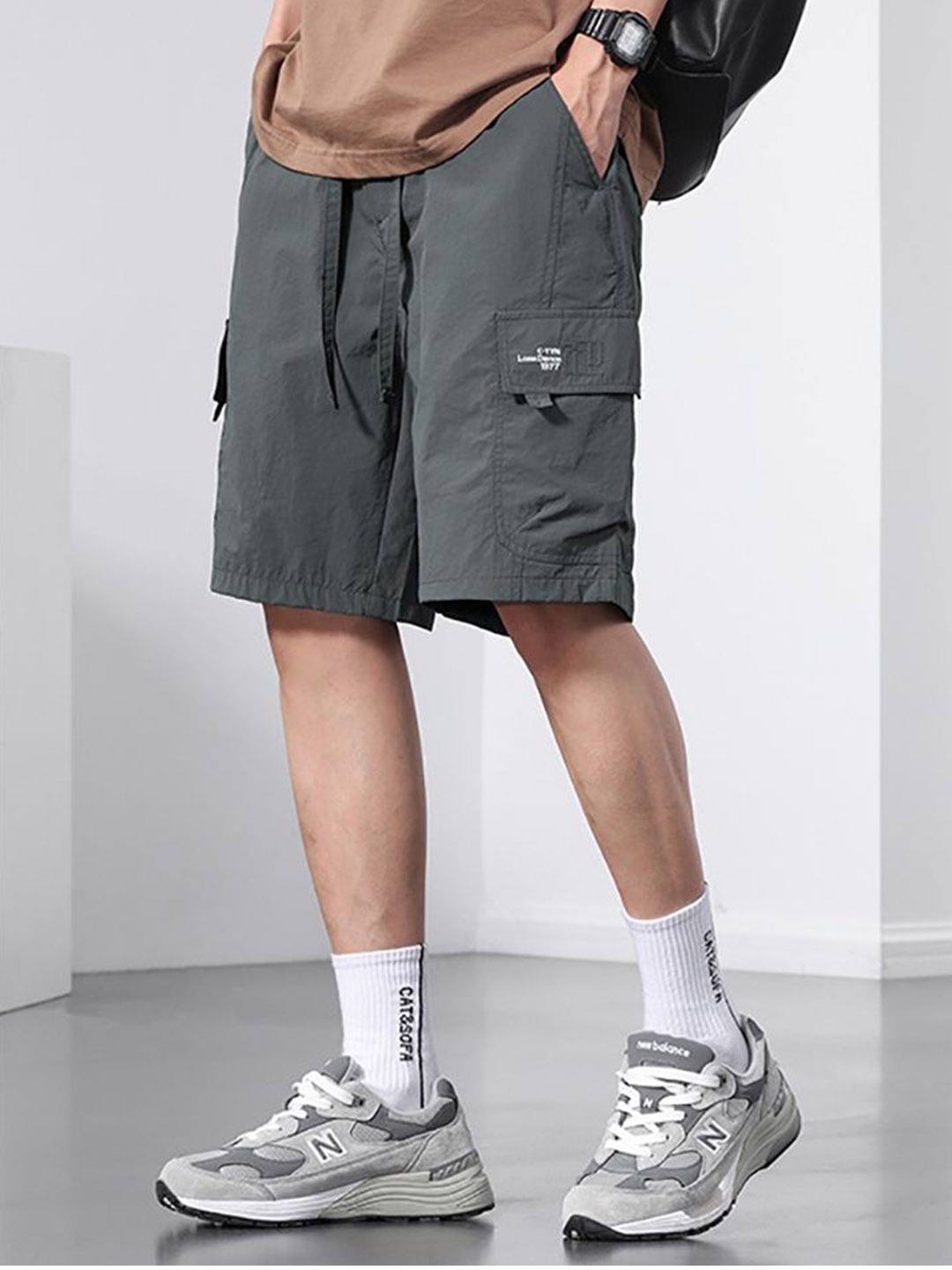 

StyleCast x Revolte Men Regular Fit Mid-Rise Shorts, Grey
