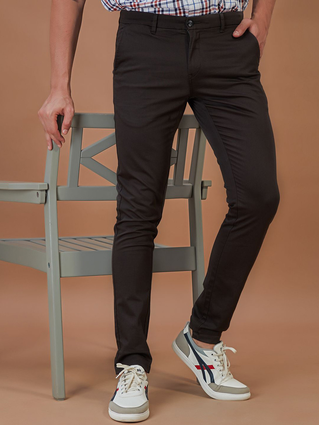 

THINC Men Relaxed Fit Mid-Rise Chinos Trousers, Black
