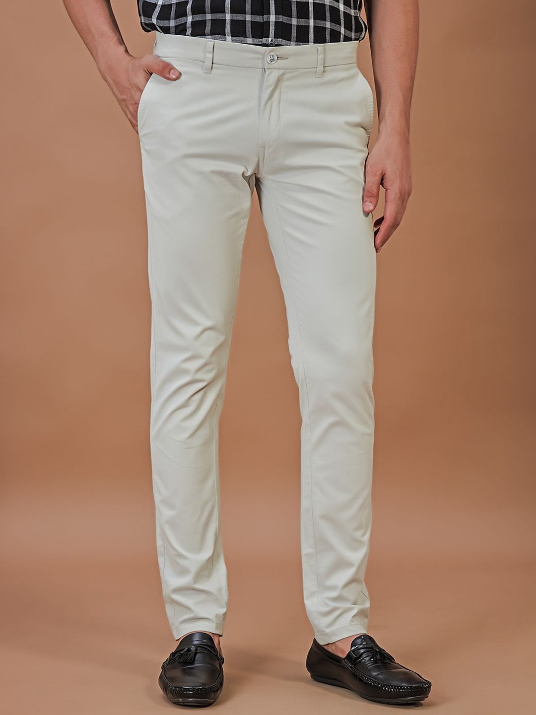 

THINC Men Relaxed Fit Mid-Rise Trousers, White