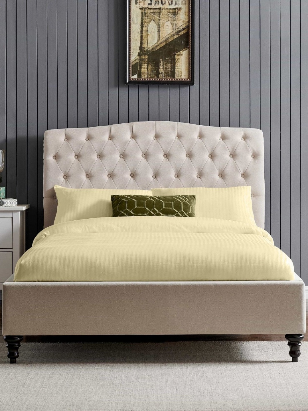 

THE LINEN COMPANY Cream-Coloured Striped 300 TC King Bedsheet with 2 Pillow Covers