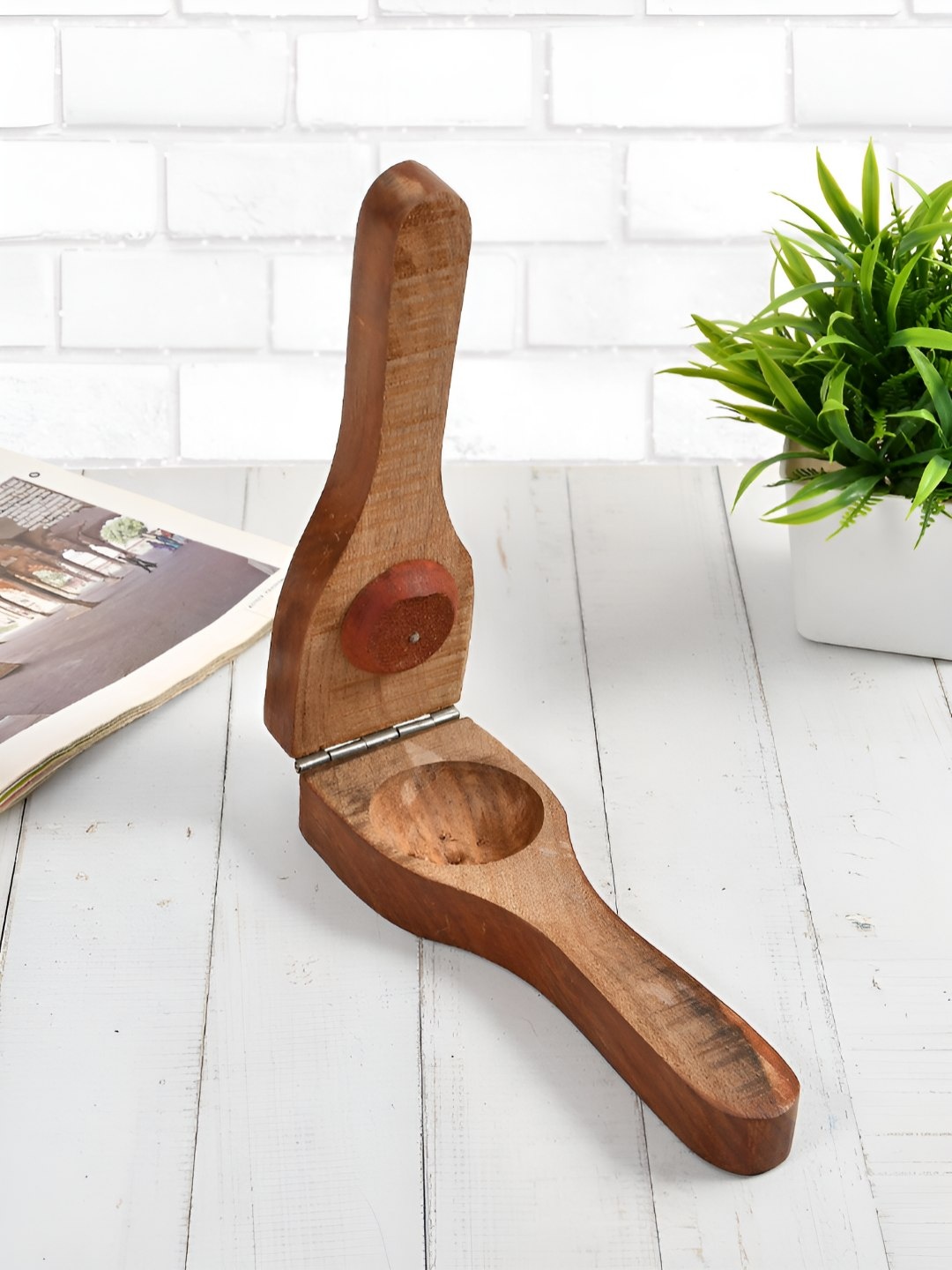 

CLIO'S HERITAGE STORE Wooden Lemon Squeezer, Brown