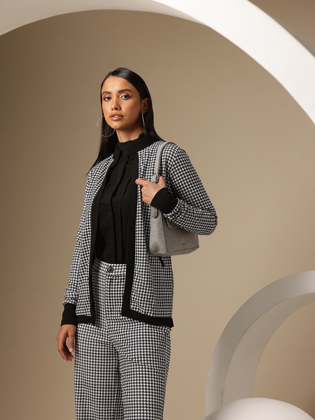 

Chemistry Printed Open Front Jacket With Trousers, Black