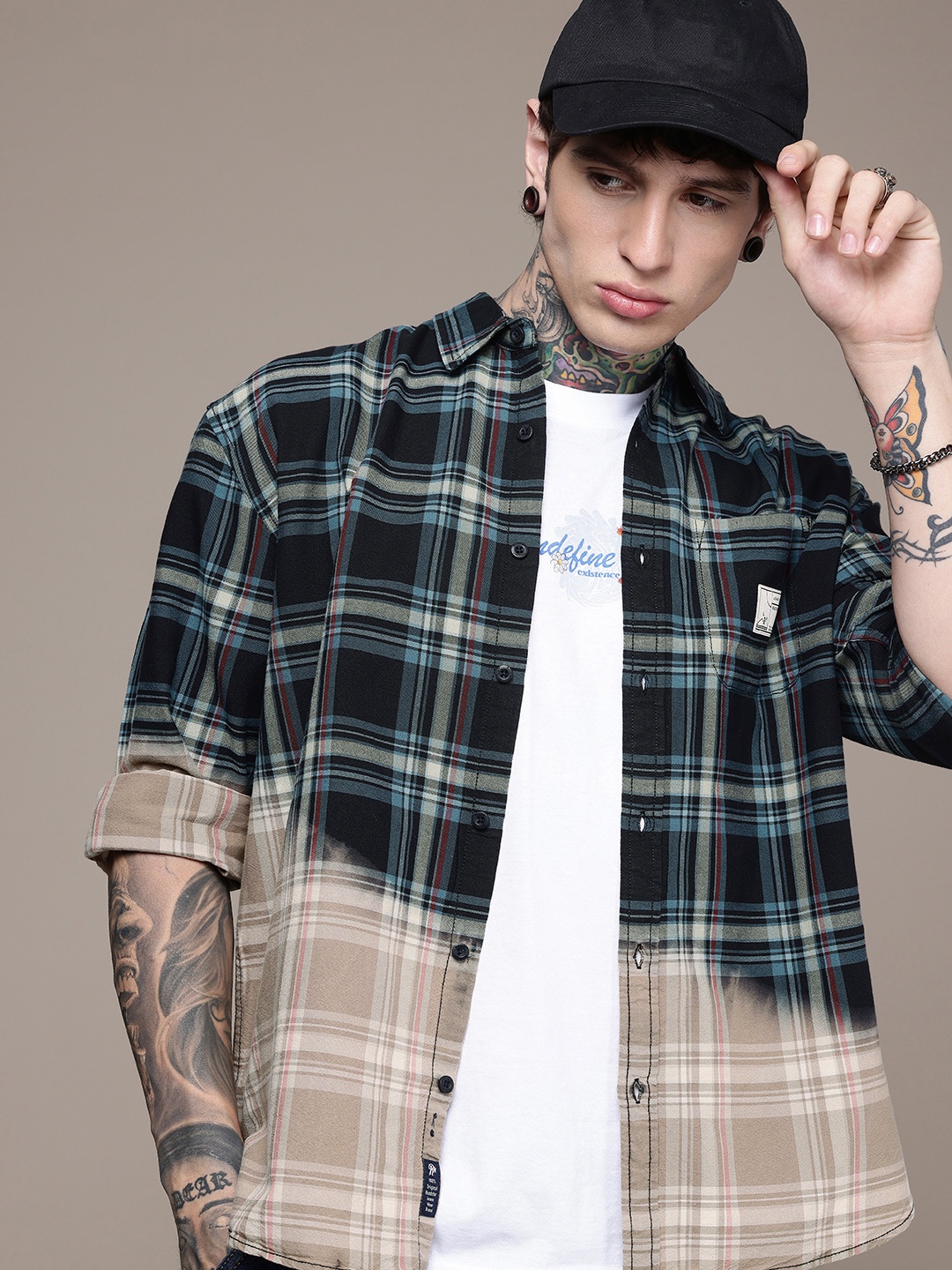

The Roadster Lifestyle Co. Men Relaxed Checked Pure Cotton Casual Shirt, Black