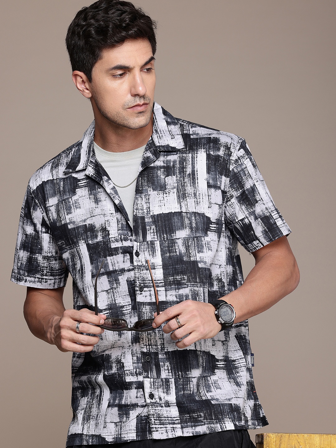 

The Roadster Life Co. Relaxed Fit Printed Drop-Shoulder Sleeves Pure Cotton Casual Shirt, Black