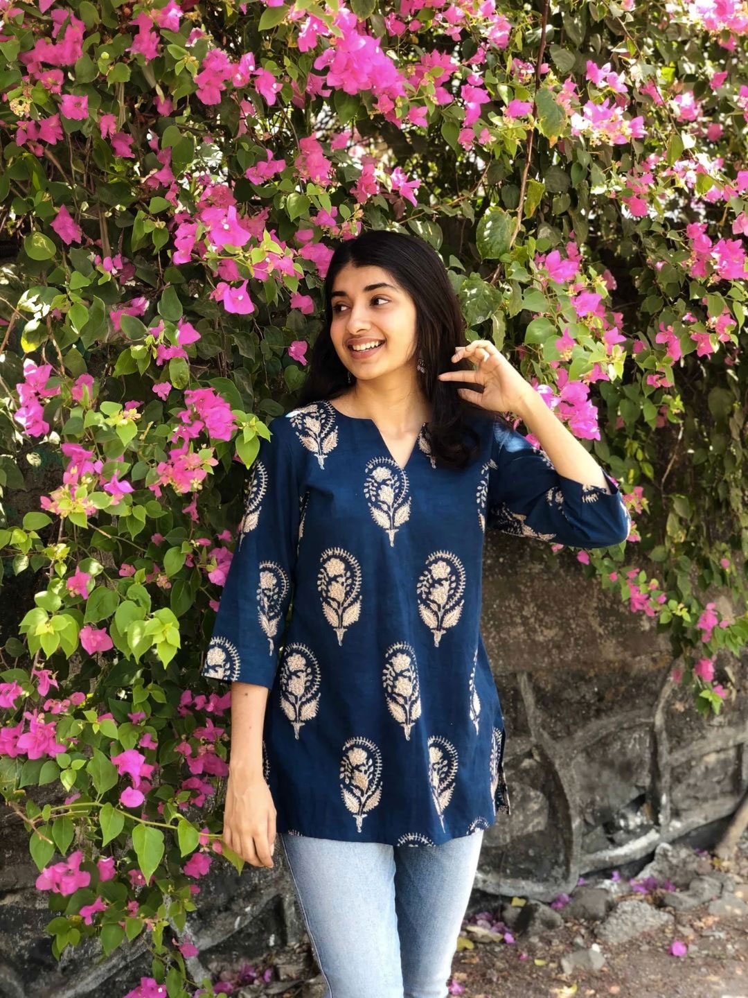 

THE INDIAN ETHNIC CO Women Floral Printed V-Neck Cotton Top, Blue