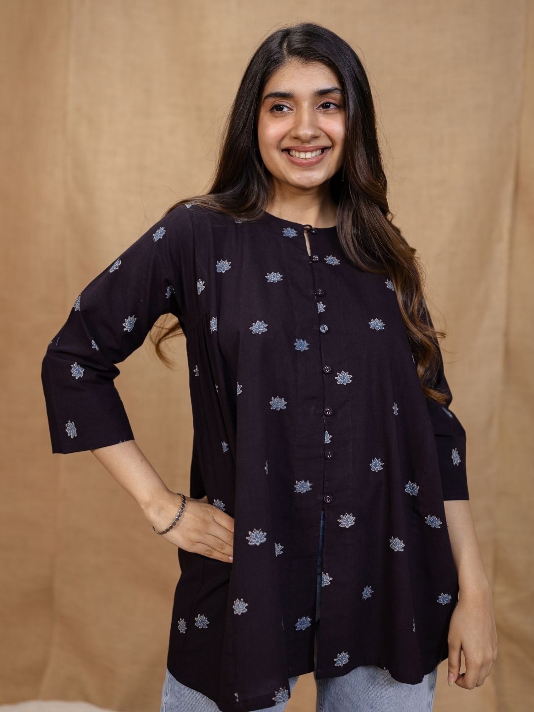 

THE INDIAN ETHNIC CO Women Floral Printed Keyhole Neck Cotton Top, Black