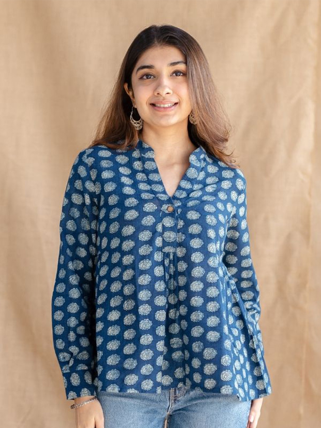 

THE INDIAN ETHNIC CO Women Floral Printed Mandarin Collar Cotton Top, Blue