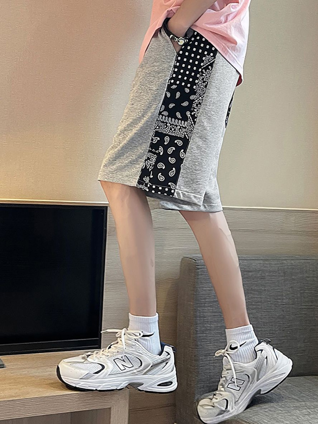 

StyleCast x Revolte Men Printed Shorts, Grey