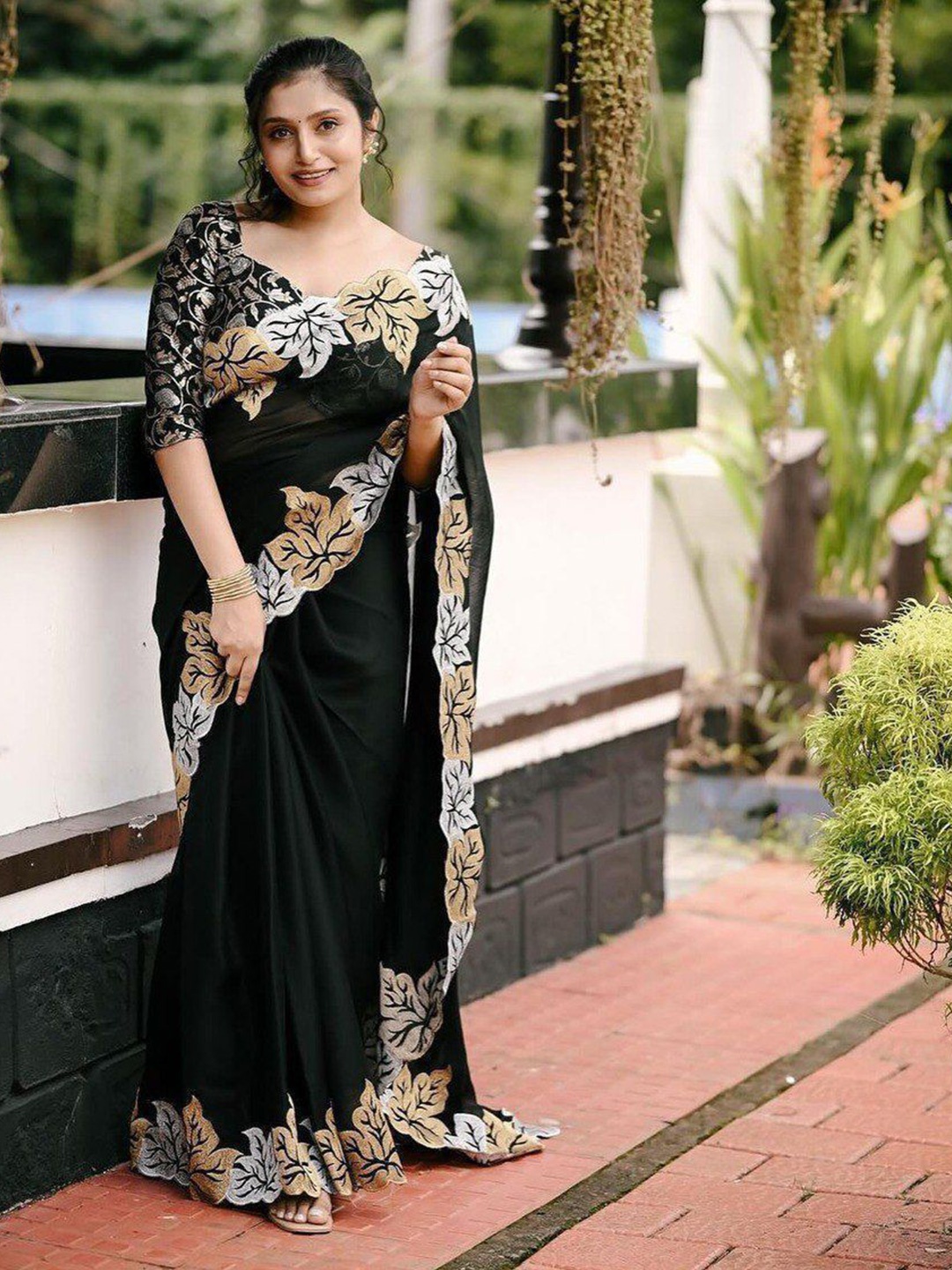 

LADY SHOPI Embroidered Pure Georgette Saree, Black