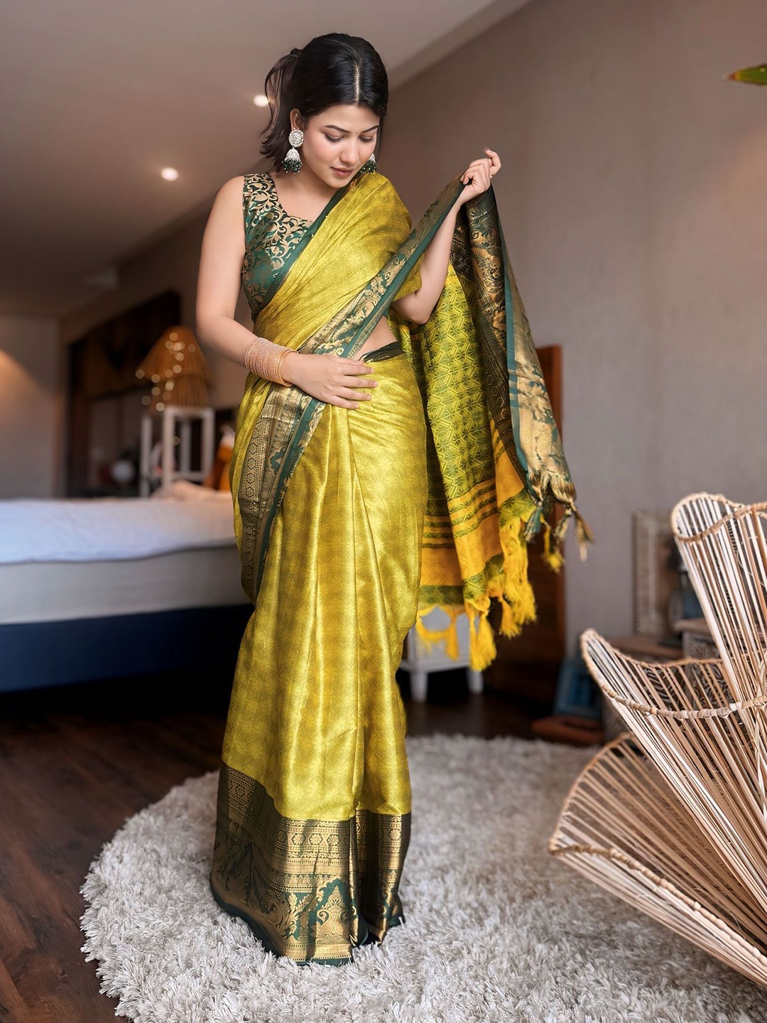 

LADY SHOPI Woven Design Zari Pure Silk Kanjeevaram Saree, Yellow