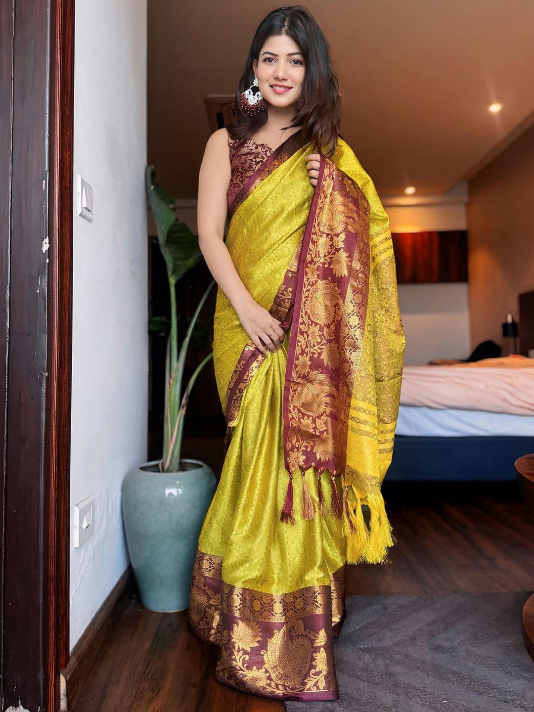

LADY SHOPI Woven Design Zari Pure Silk Kanjeevaram Saree, Lime green