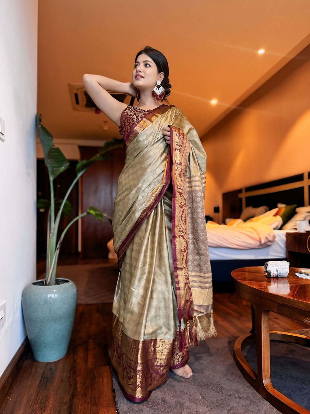 

LADY SHOPI Women Woven Design Zari Pure Silk Kanjeevaram Saree, Grey