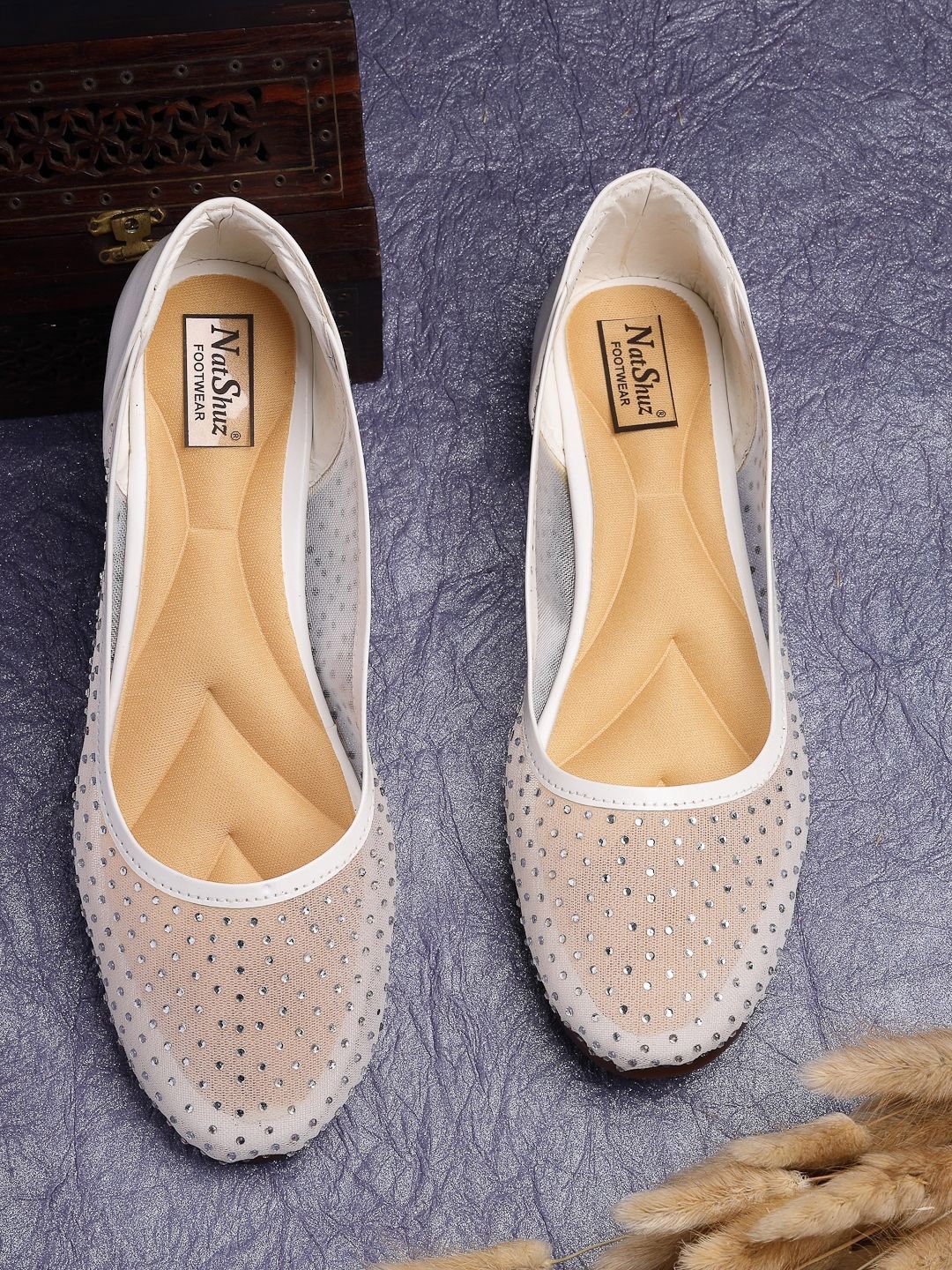 

NATSHUZ Women Round Toe Ballerinas Flats, White