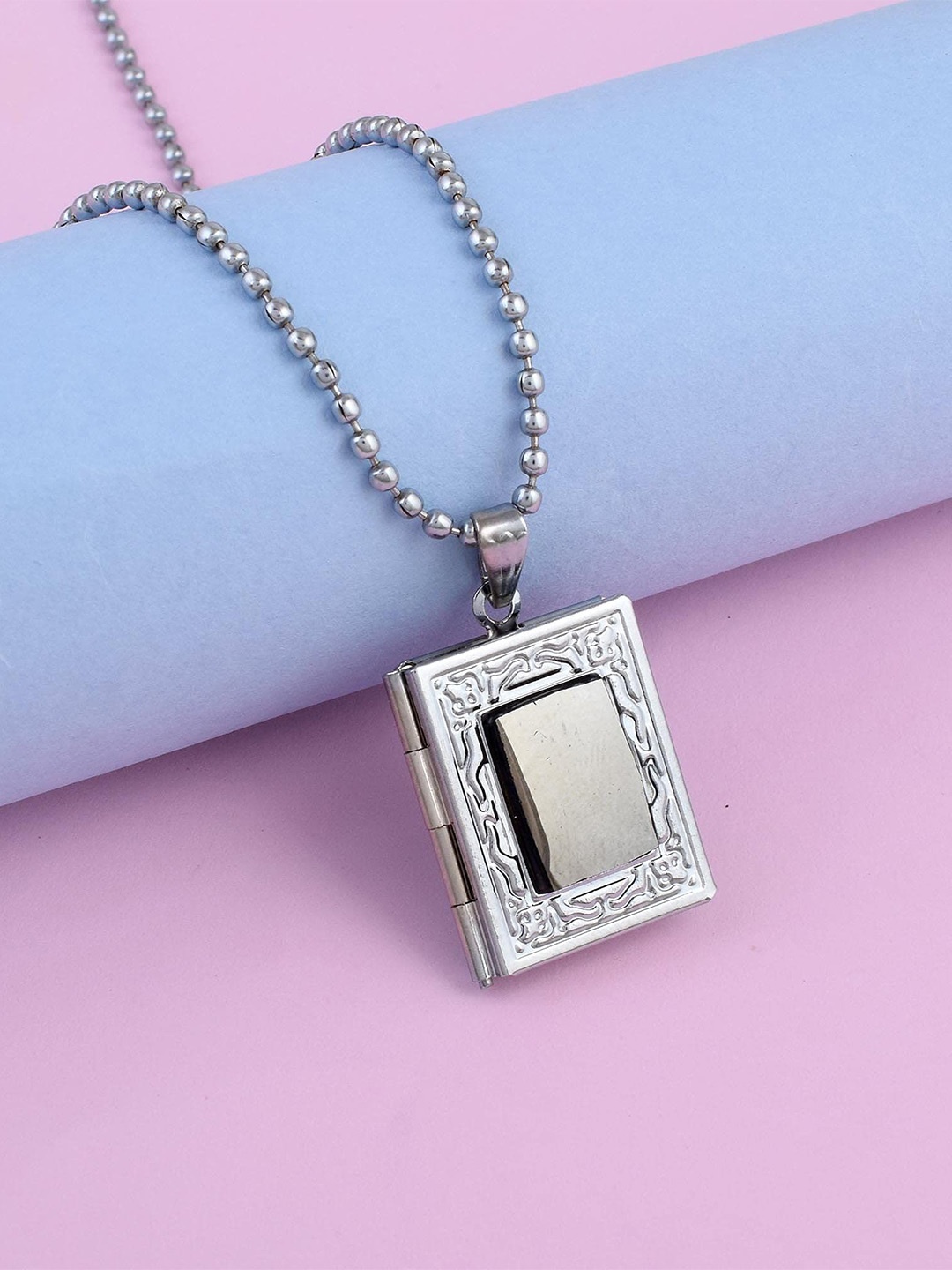 

MEMOIR Silver-Plated Square Shaped Pendant With Chain