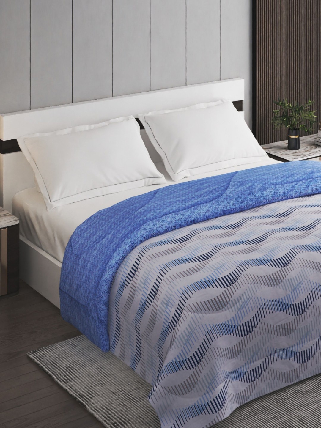 

Home Centre Oxford White & Blue Geometric Printed Cotton 210 GSM Double Bed Comforter