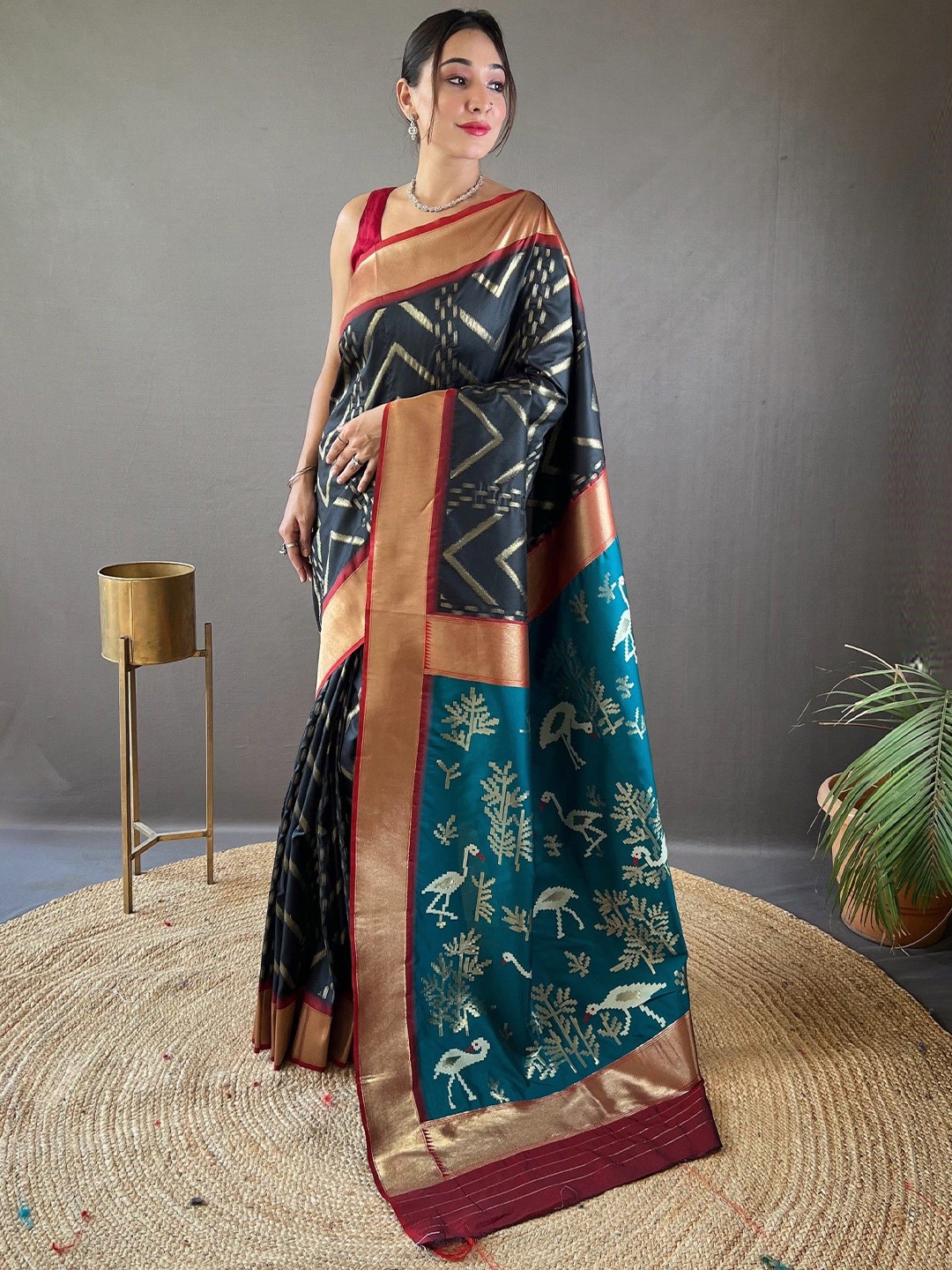 

LeeliPeeri Designer Woven Design Zari Paithani Saree, Black
