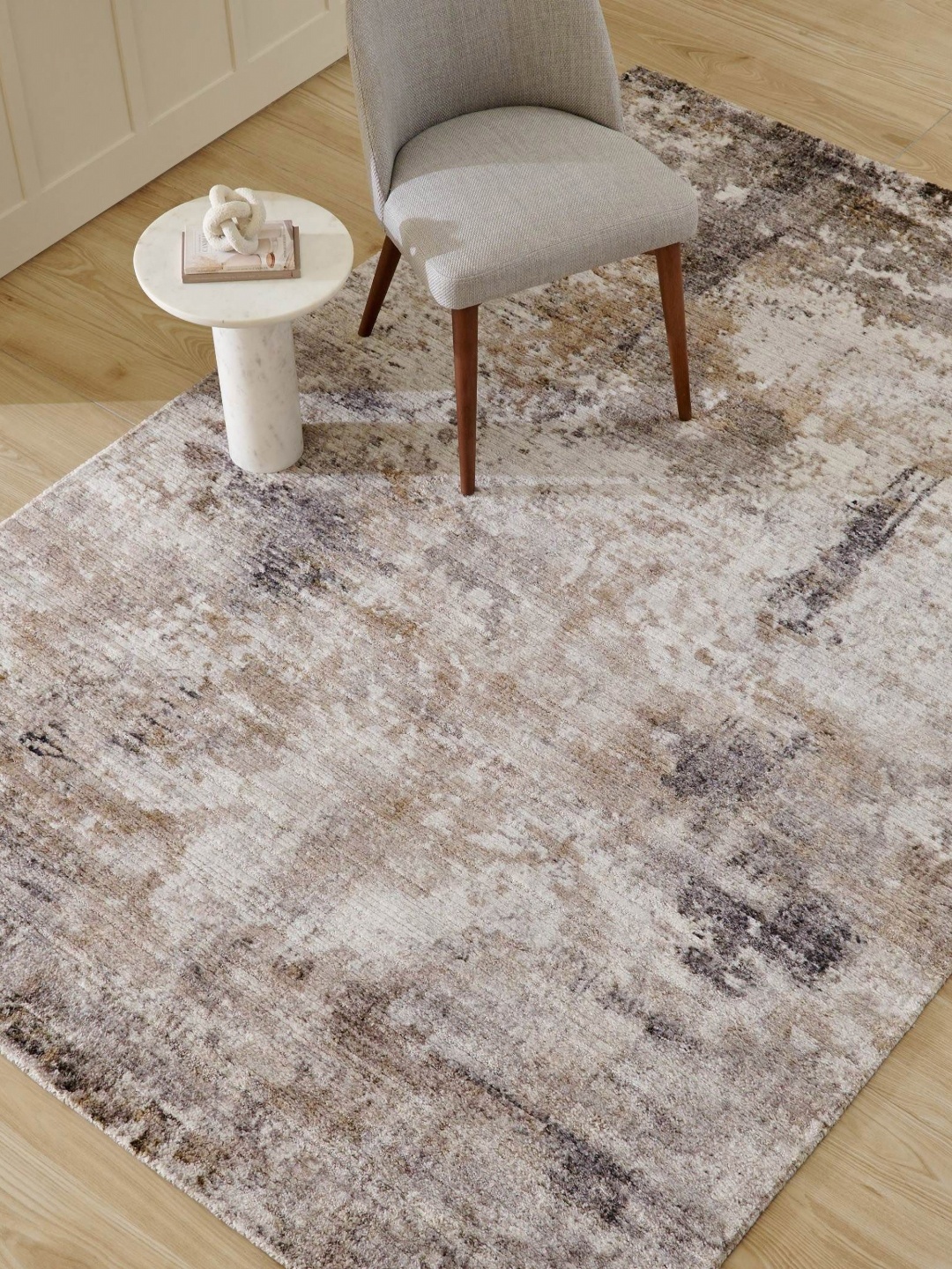 

Home Centre Grey Abstract Printed Anti-Skid Rectangle Shaped Carpet