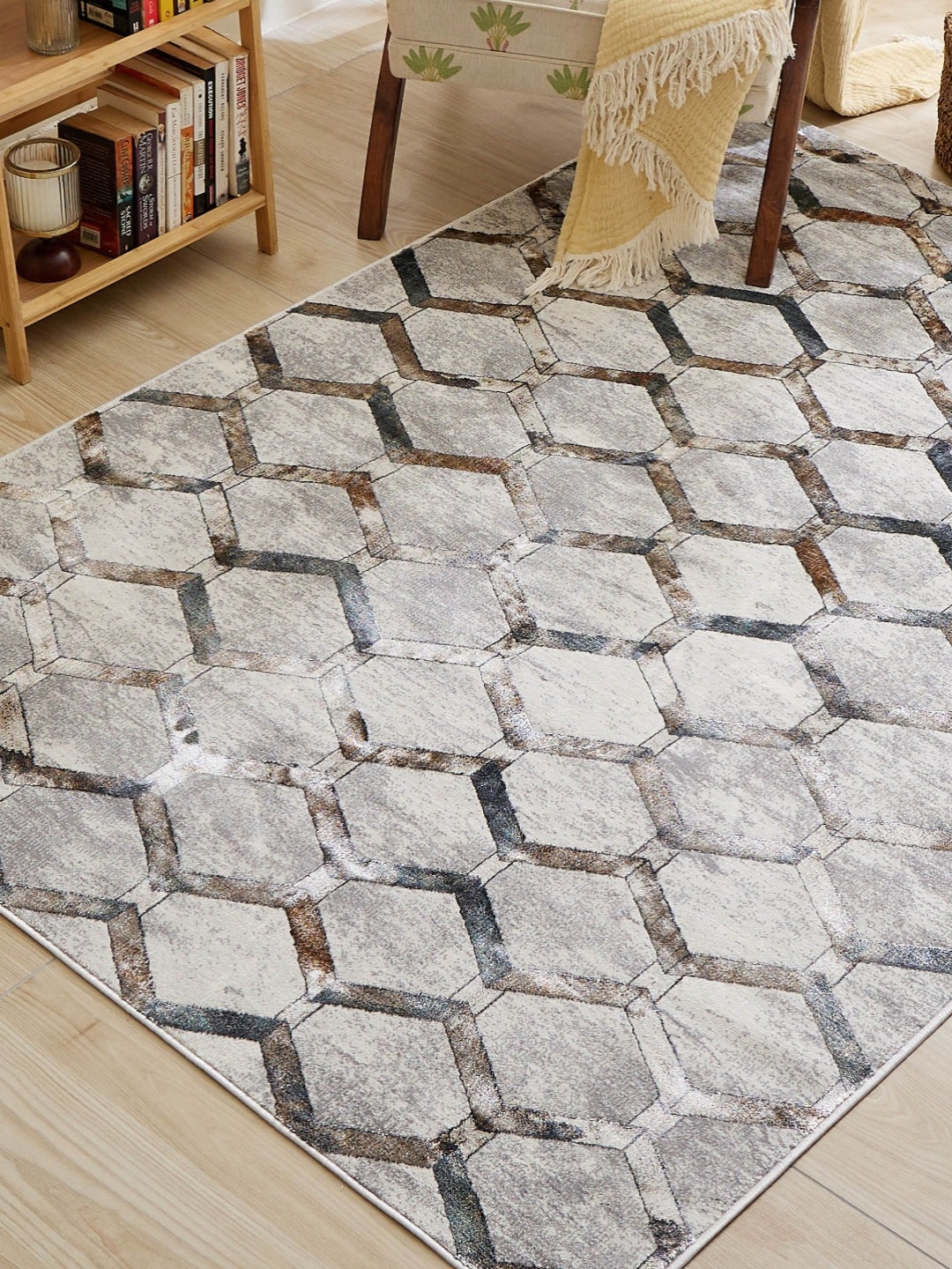 

Home Centre Zephyr Davon Beige Geometric Printed Shaggy Carpet