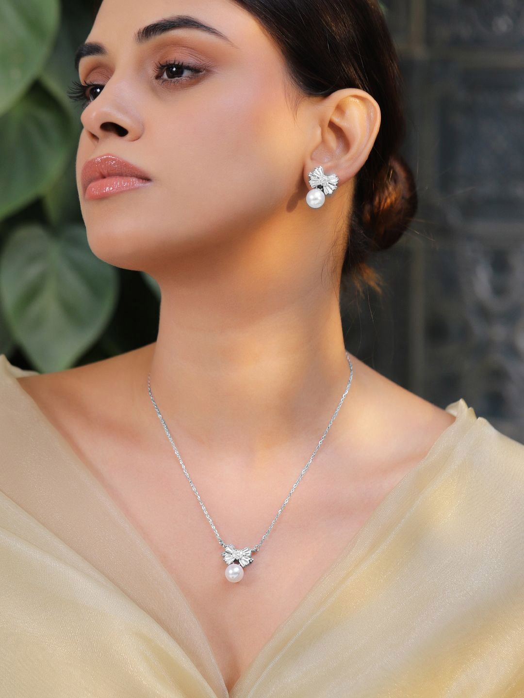 

Rubans Rhodium-Plated Crystal Stones-Studded & Pearls-Beaded Jewellery Set, Silver