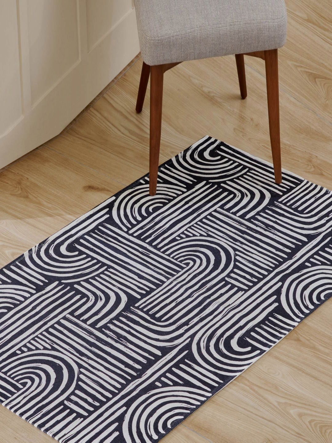 

Home Centre Melody Allure Blue Geometric Printed Shaggy Rectangle Shaped Carpet