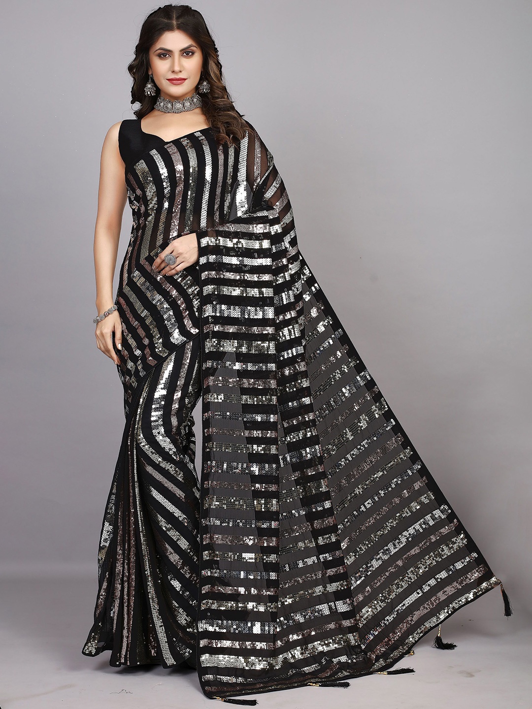 

KSM PRINTS Embellished Sequinned Saree, Black