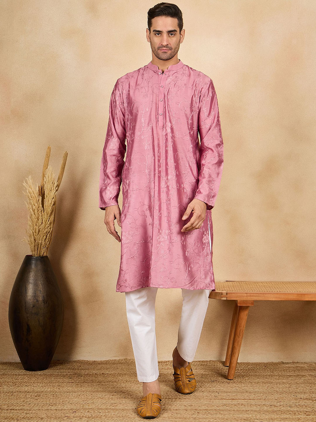 

House of Pataudi Floral Embroidered Thread Work Mandarin Collar Straight Kurta, Pink