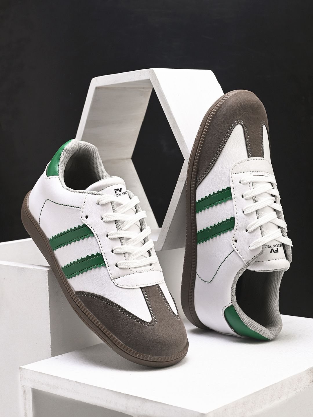 

Fashion Victim Women Colourblocked Sneaker, Green