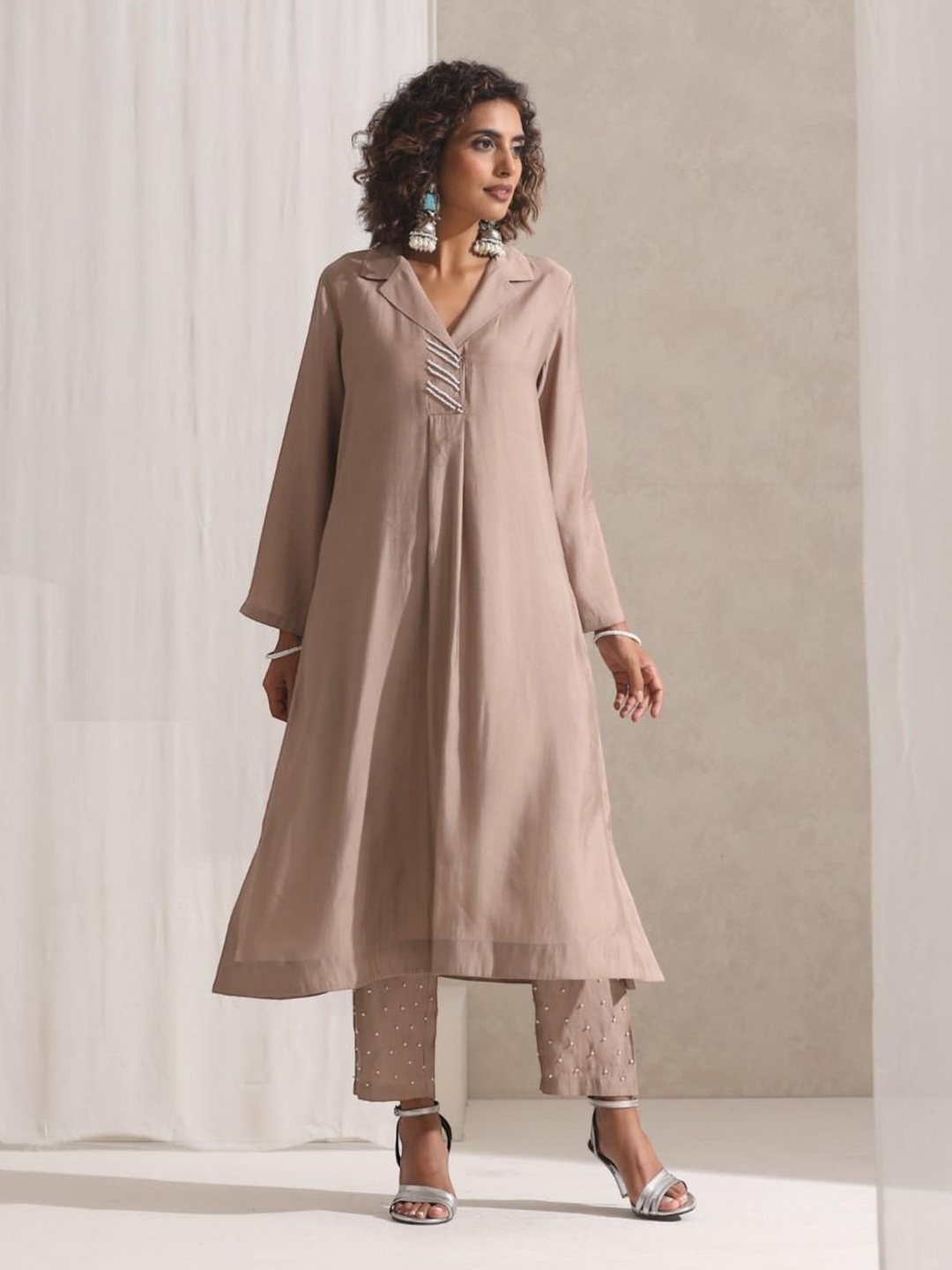

Swtantra Fawn Women Regular Kurta with Trousers, Yellow
