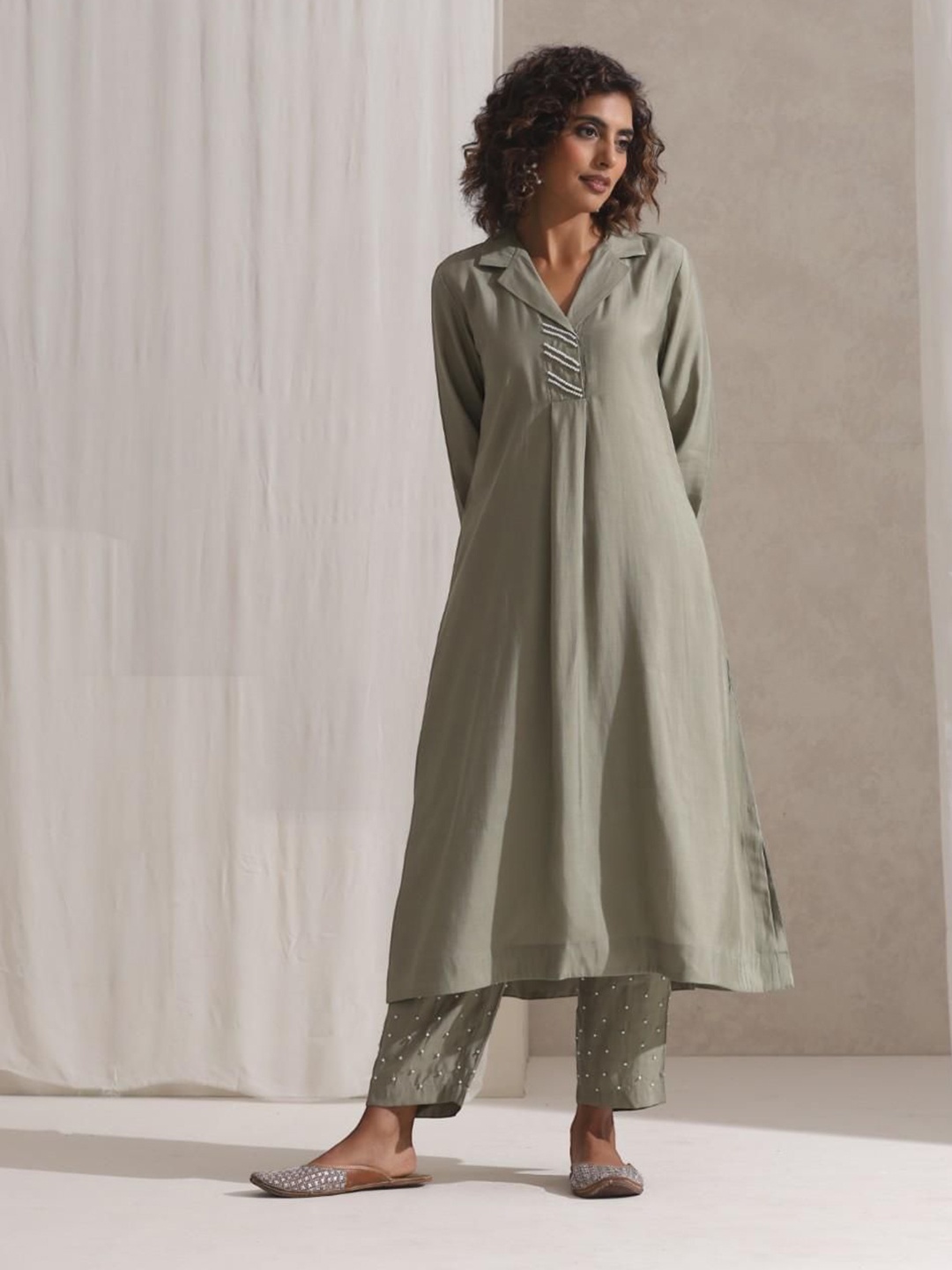 

Swtantra Sage Women Regular Kurta with Trousers, Green